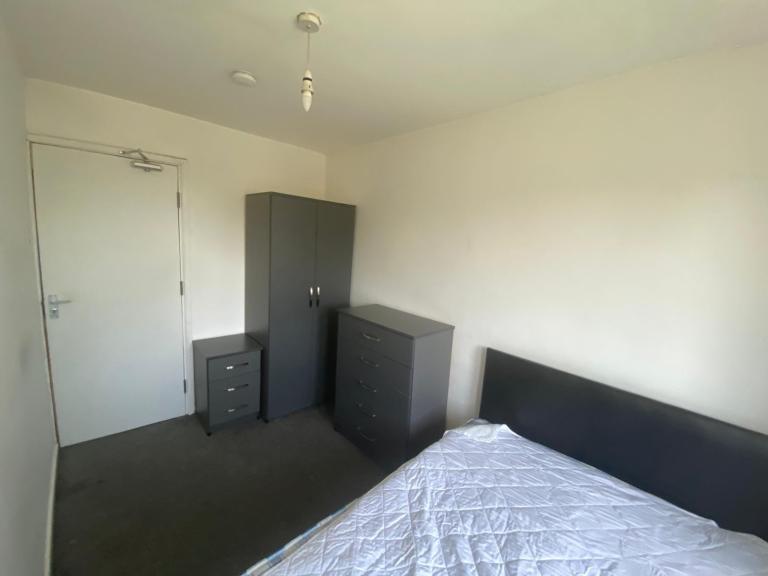Room in shared accommodation (WS3 1JN)
