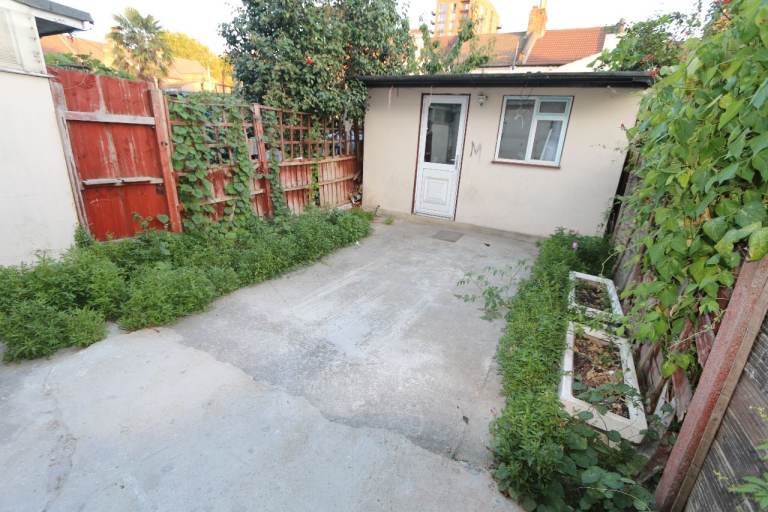 4 Bed Terraced House, stamford rd, East Ham (E6 1LP)