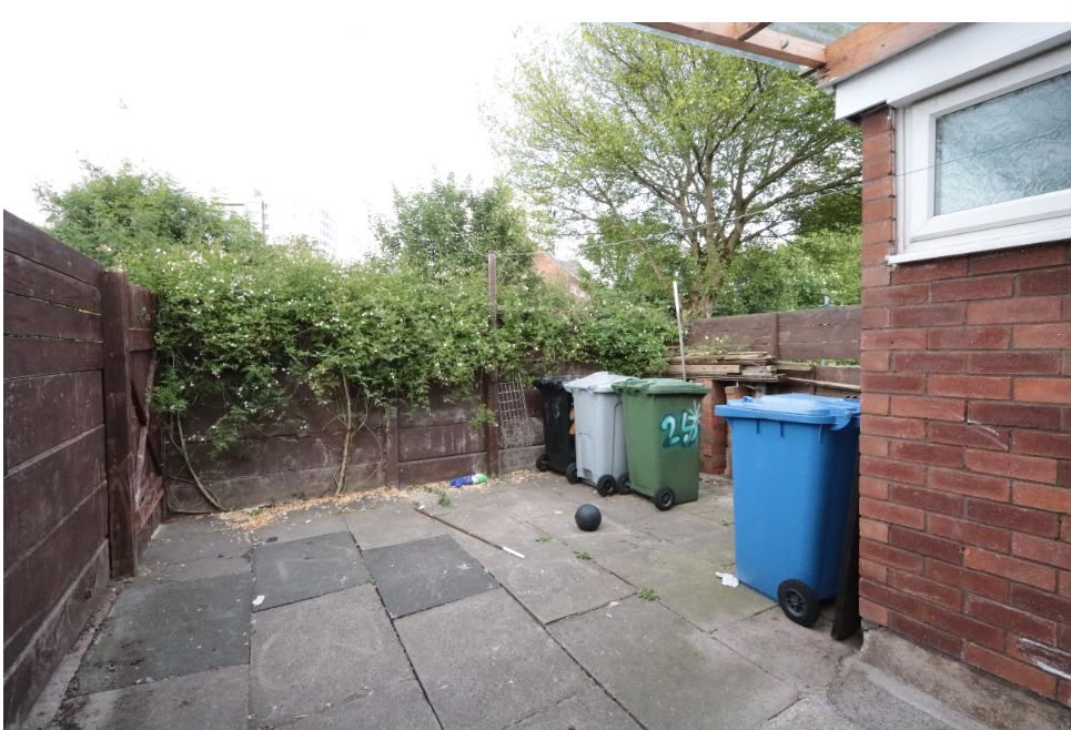 4-bedroom End terraced furnished house at Old trafford M16 7NR