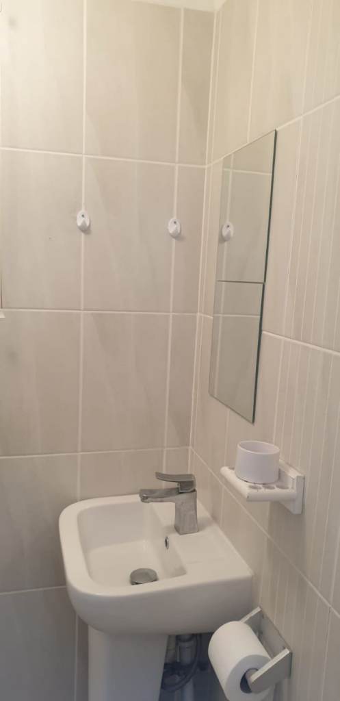 Studio Apartment with Wifi and all bills included (CV3)