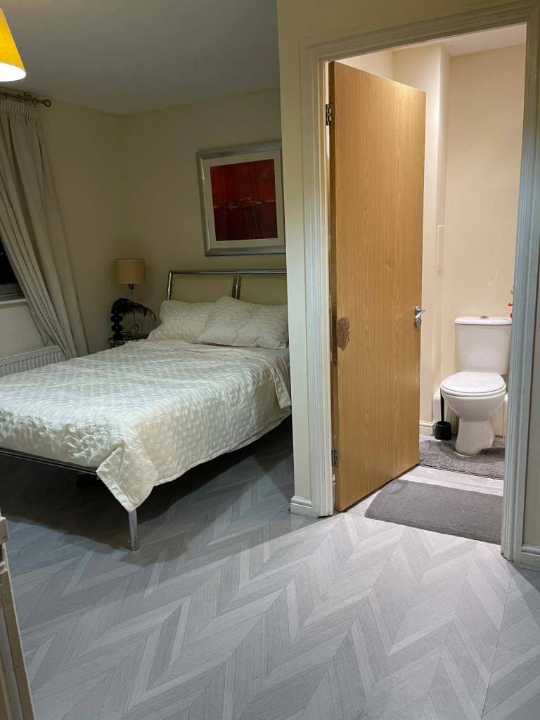 🏙️ Modern 2-Bed, 2-Bath Furnished Apartment | City View, Ilford IG1 1NH