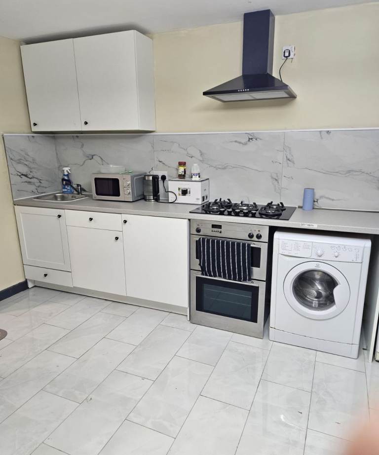 Modern Studio Flat to Let – Working Single/Couple – Bills Included (Tipton) (DY4 0TN)