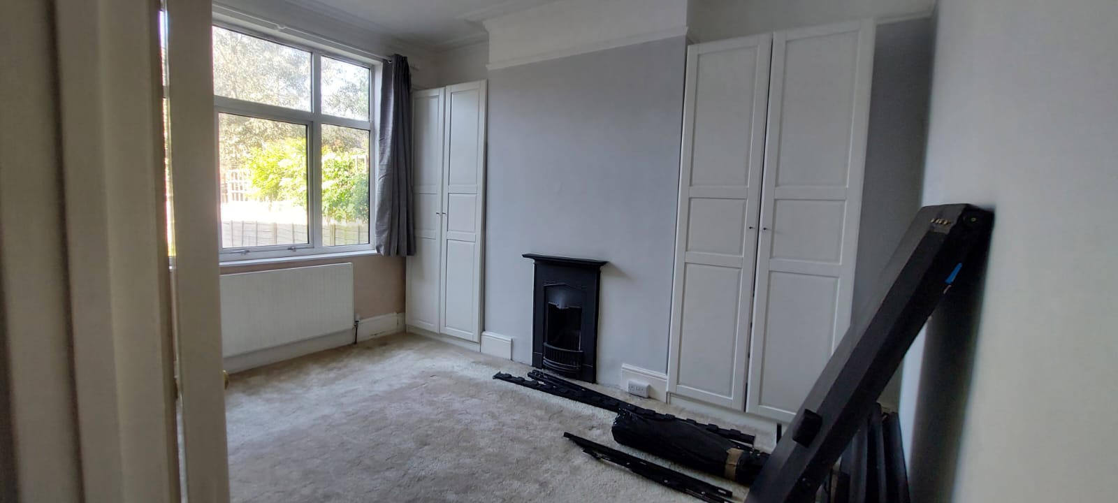 Unfurnished room to let