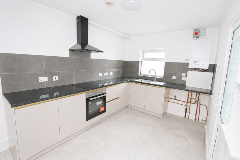 4 Bed Terraced House, stamford rd, East Ham (E6 1LP)