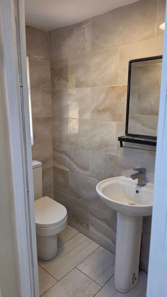 🏡 SPACIOUS DOUBLE ROOM FOR Single person – E13 8RT | ALL BILLS INCLUDED! ✨