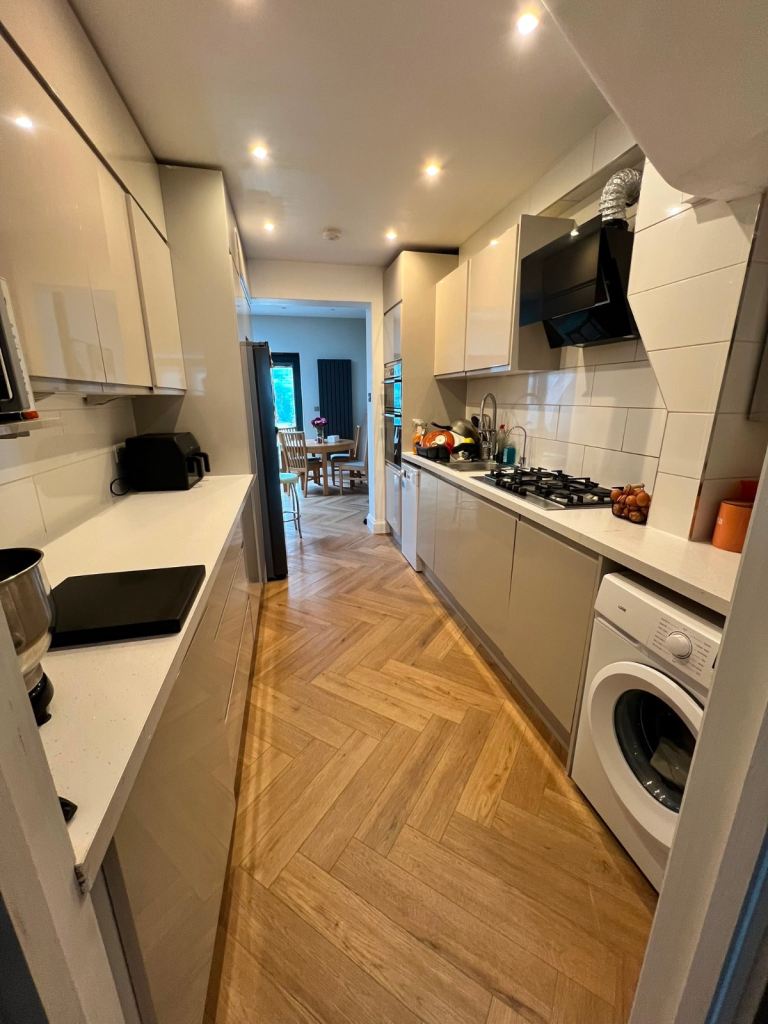 🏡 SPACIOUS EN-SUITE ROOM FOR FEMALE – THORNTON HEATH CR7 7RQ