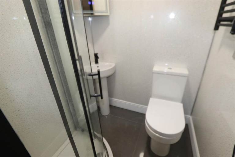 1 bed Room to Let Beedell Avenue, Westcliff On Sea (SS0 9JP)