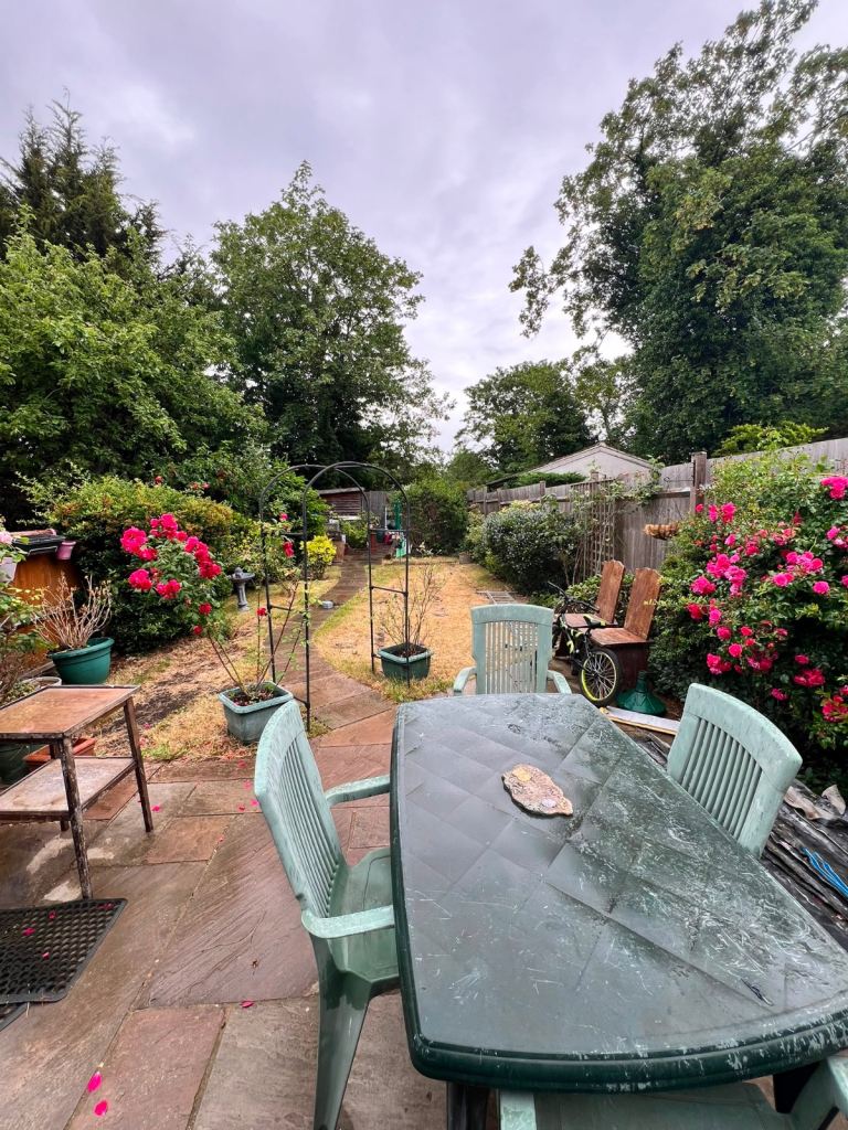 🏡 SPACIOUS EN-SUITE ROOM FOR FEMALE – THORNTON HEATH CR7 7RQ