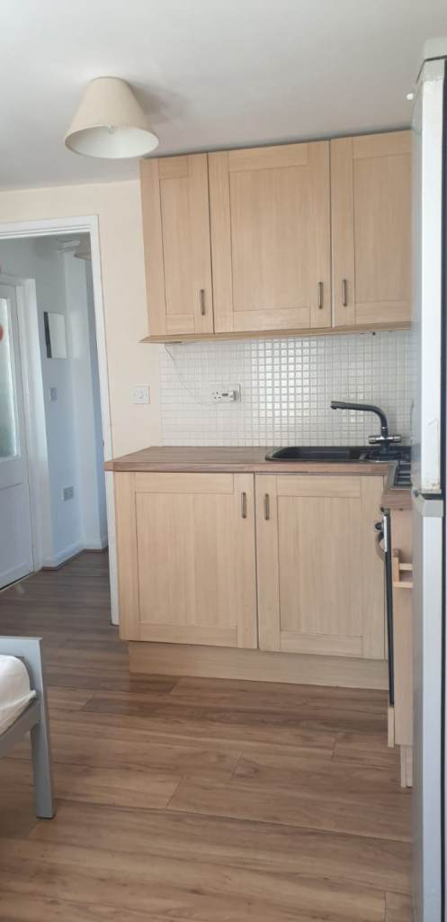 Studio Apartment with Wifi and all bills included (CV3)