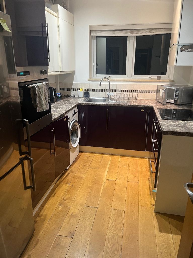 Loft room with ensuite for rent North London, London £1,100pm@N10 1AN