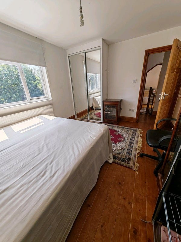 Ensuite room available to let