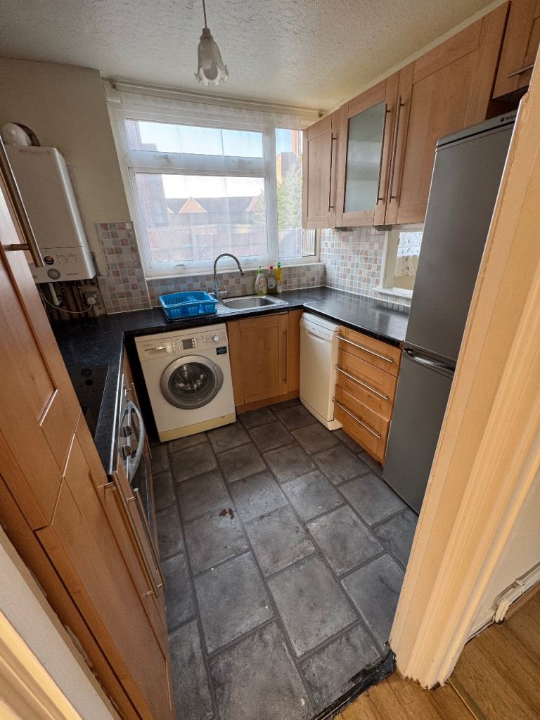 🏡 SPACIOUS 2-BEDROOM GROUND FLOOR FLAT – GRANT ROAD, CROYDON CR0 6PJ
