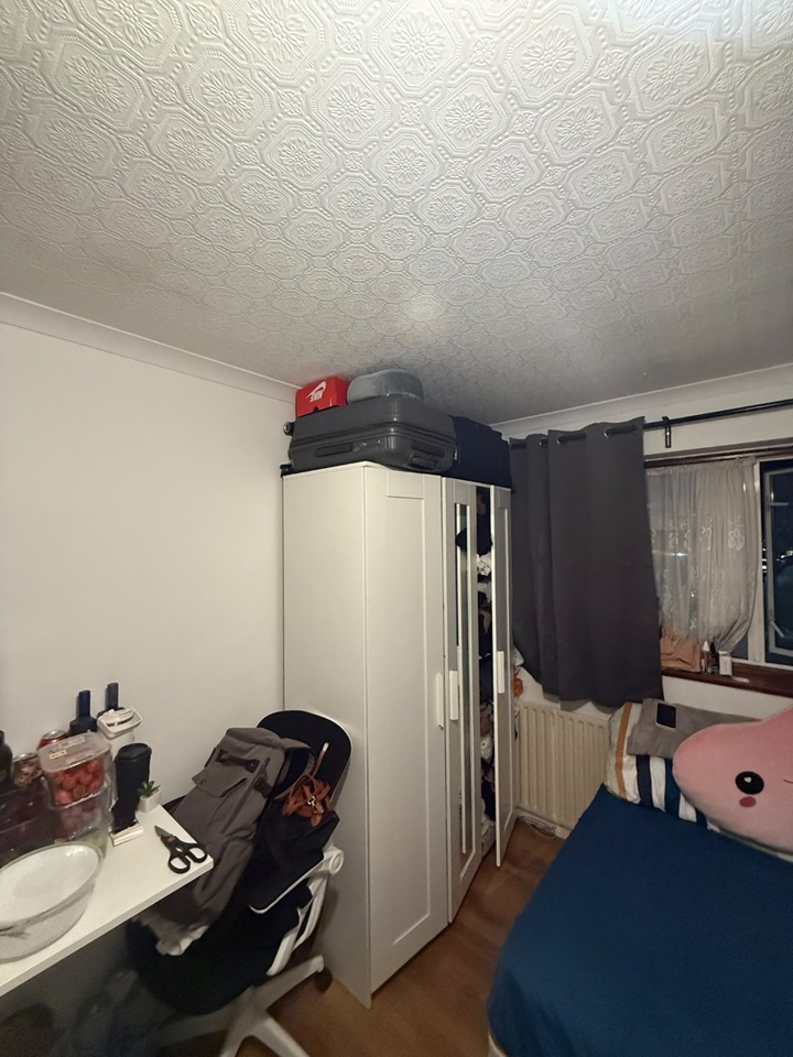 1st floor Studio for 1/2 Females in Canning Town E16 4LD