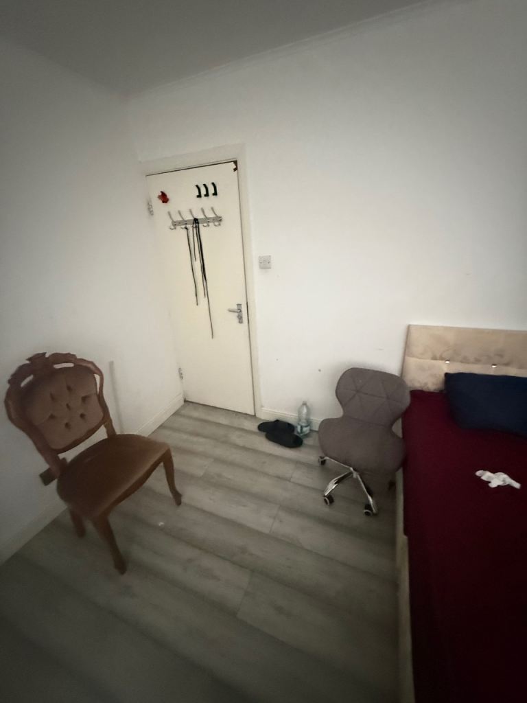 Kingsize room to rent (TW3 4LU)