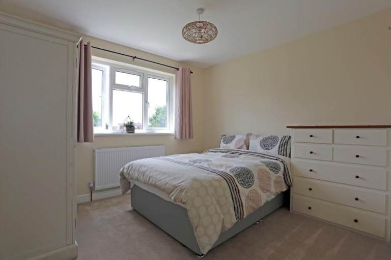 Pristine & Homely Double Rooms for female Fully Furnished Chadwell Heath (RM6 6RH)