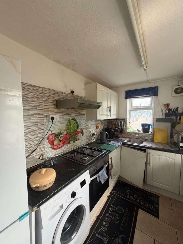 2 Bed Flat (maisonette) to rent in Harlingon (UB3 5LT)