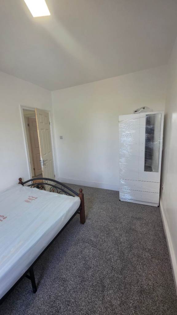 🏡 SPACIOUS DOUBLE ROOM FOR Single person – E13 8RT | ALL BILLS INCLUDED! ✨