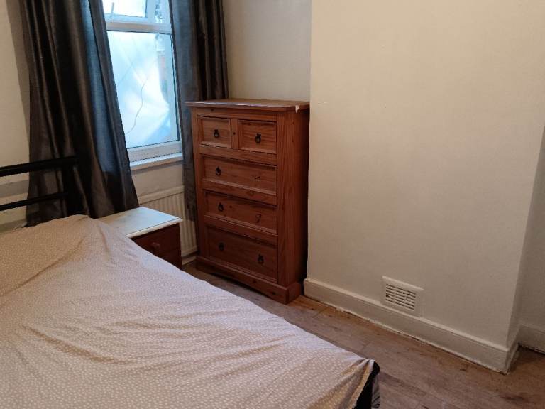 Double room to let at Green st, Upton Park E13 9DA