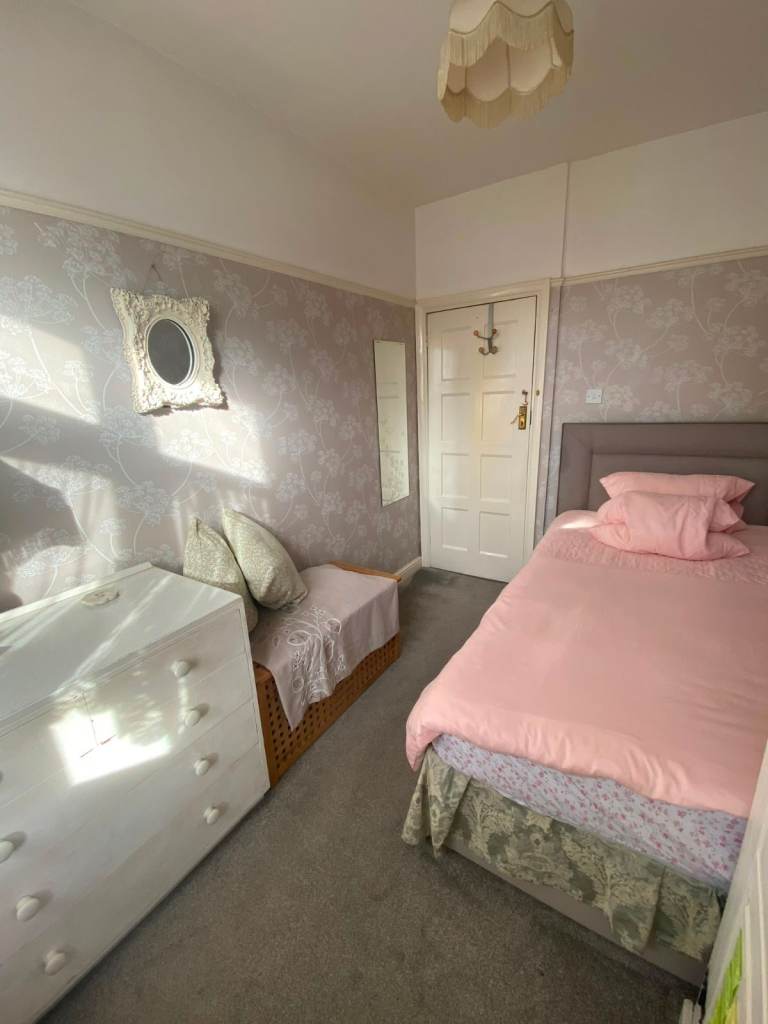 Pristine & Homely Double Rooms for female Fully Furnished Chadwell Heath (RM6 6RH)