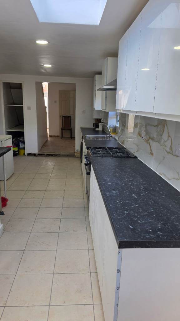 🏡 SPACIOUS DOUBLE ROOM FOR Single person – E13 8RT | ALL BILLS INCLUDED! ✨