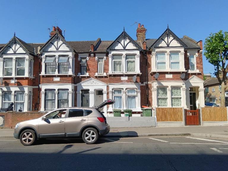 Double room to let at Green st, Upton Park E13 9DA