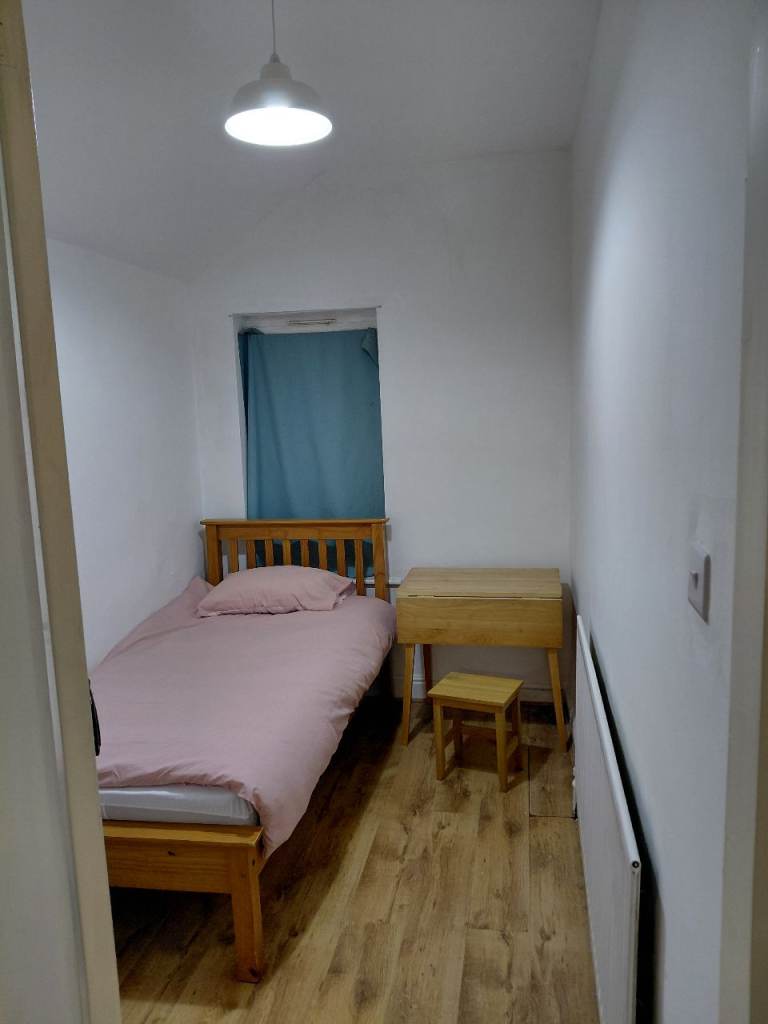 2 Rooms for a let (B11 3LQ)