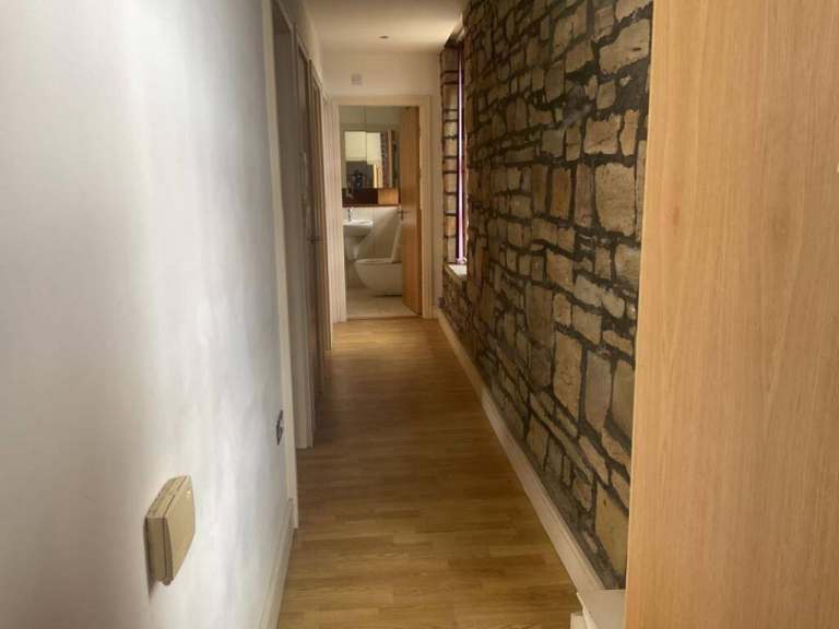 2 Bedroom Flat, 1st Floor - Near University of Huddersfield £675pm (HD1 3DN)