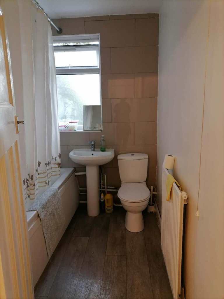 Loving double room to rent for professional including bills Mitcham, London £800pm (CR4 1SG)