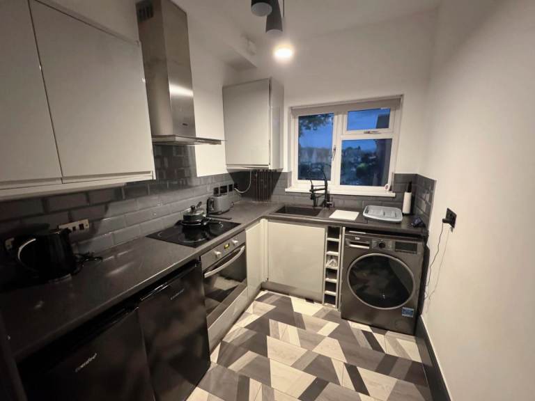 Stylish 2 Bed (Furnished) Flat to Rent – Moseley (B13 9BS)