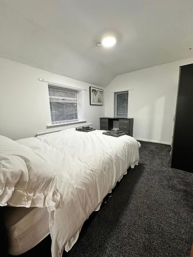 Fully Furnished 3-Bedroom Semi-Detached House 📍 Wilkinson Road, Bolton, BL1 7BA